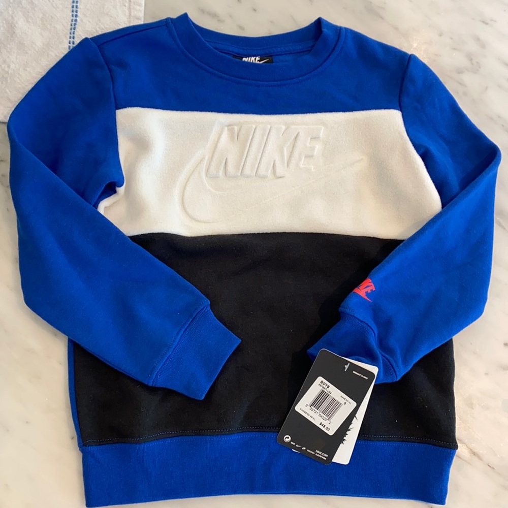 NWT Boys Nike Sweatshirt Size 6